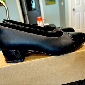 Clarks Heels with patent leather toe